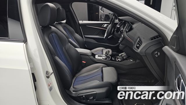 BMW 1-Series 2023 — photo 17