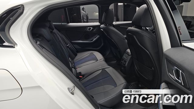 BMW 1-Series 2023 — photo 18
