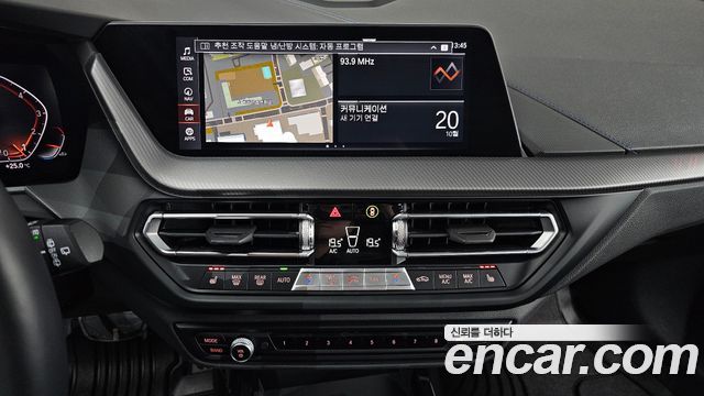 BMW 1-Series 2023 — photo 20