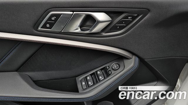 BMW 1-Series 2023 — photo 26