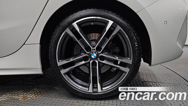 BMW 1-Series 2023 — photo 7