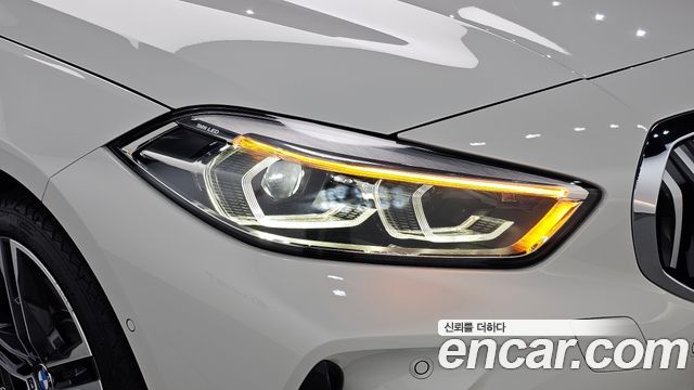 BMW 1-Series 2023 — photo 8