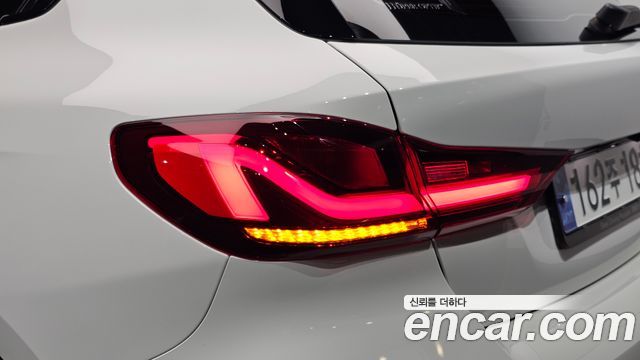 BMW 1-Series 2023 — photo 9