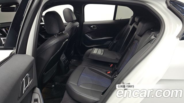 BMW 1-Series 2023 — photo 16