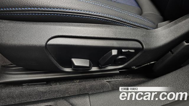 BMW 1-Series 2023 — photo 29