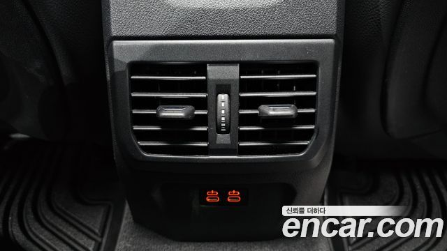 BMW 1-Series 2023 — photo 31