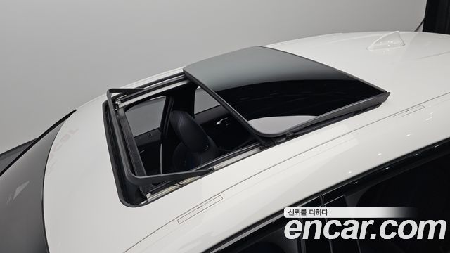 BMW 1-Series 2023 — photo 32