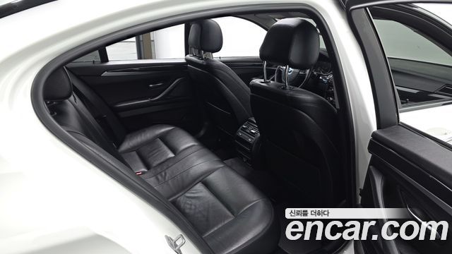 BMW 5-Series 2016 — photo 12
