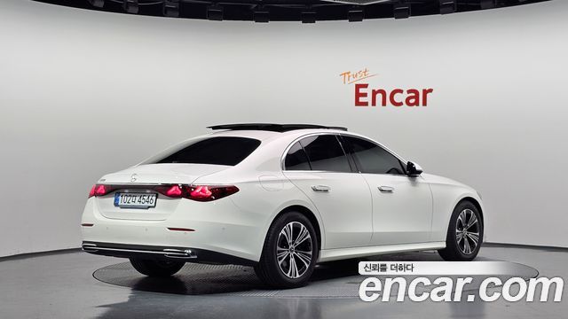 Mercedes-Benz E-Class 2025 — photo 2