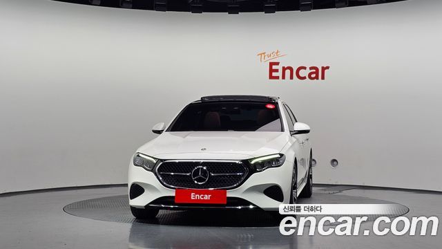 Mercedes-Benz E-Class 2025 — photo 3