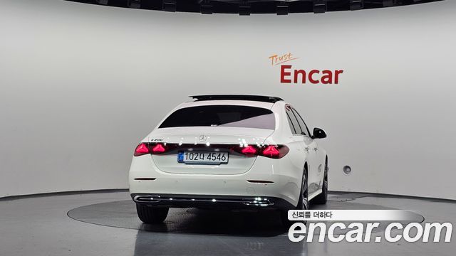 Mercedes-Benz E-Class 2025 — photo 4