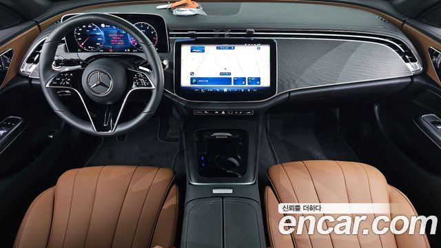 Mercedes-Benz E-Class 2025 — photo 10