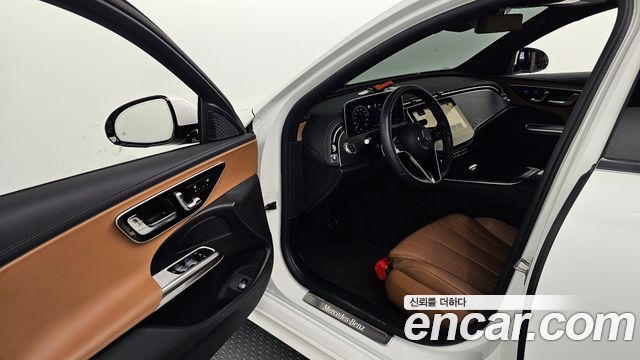 Mercedes-Benz E-Class 2025 — photo 13
