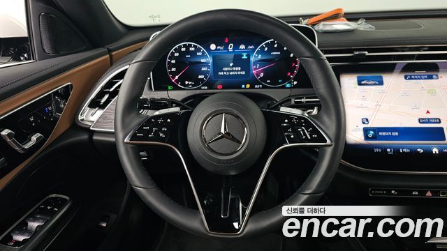 Mercedes-Benz E-Class 2025 — photo 19