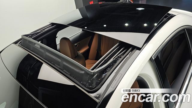 Mercedes-Benz E-Class 2025 — photo 25