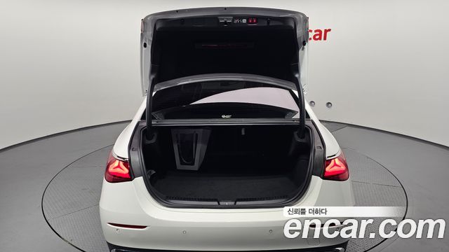 Mercedes-Benz E-Class 2025 — photo 26