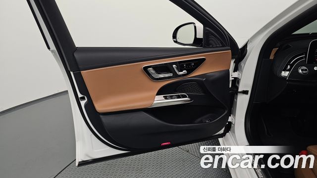 Mercedes-Benz E-Class 2025 — photo 14