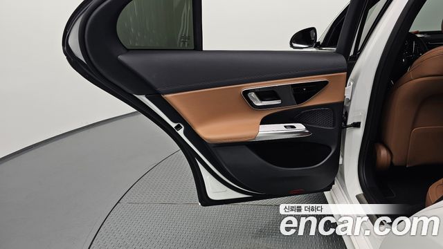 Mercedes-Benz E-Class 2025 — photo 15