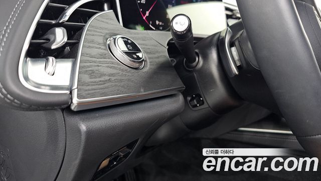 Mercedes-Benz E-Class 2025 — photo 27