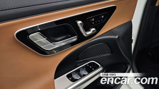 Mercedes-Benz E-Class 2025 — photo 28