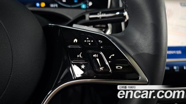 Mercedes-Benz E-Class 2025 — photo 32