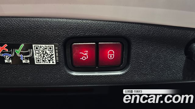 Mercedes-Benz E-Class 2025 — photo 37
