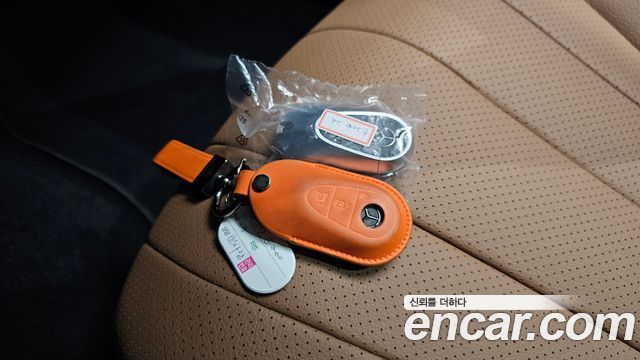 Mercedes-Benz E-Class 2025 — photo 38