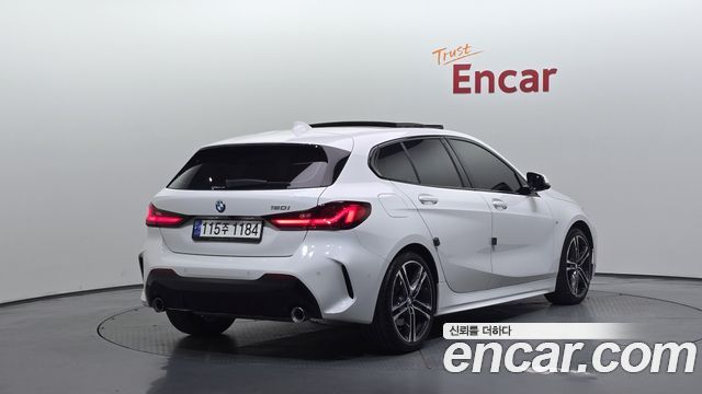 BMW 1-Series 2022 — photo 2