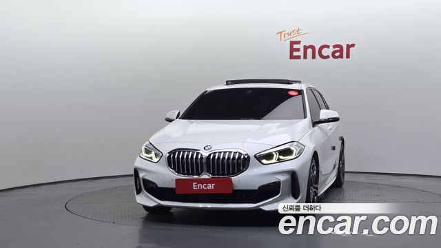BMW 1-Series 2022 — photo 3