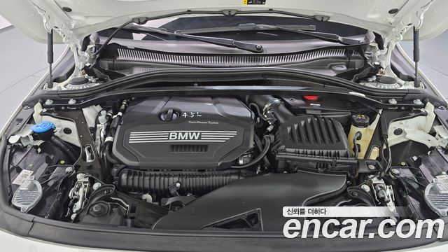 BMW 1-Series 2022 — photo 6