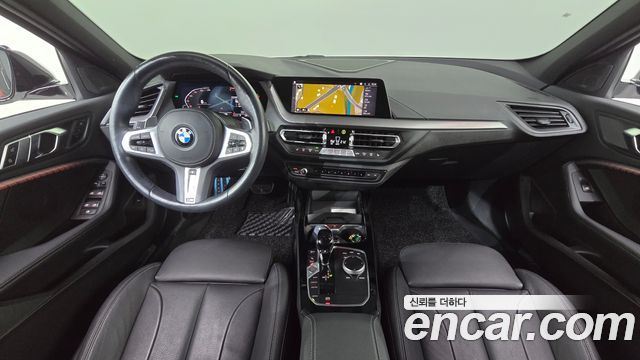 BMW 1-Series 2022 — photo 10
