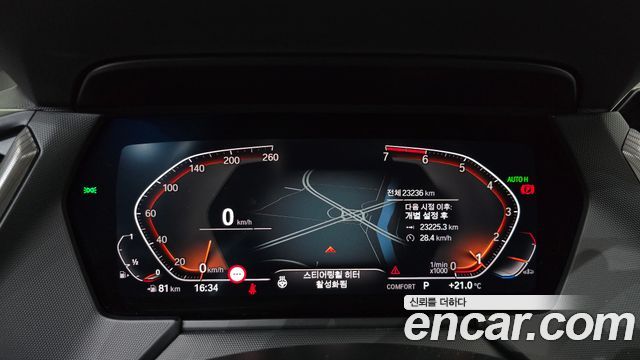 BMW 1-Series 2022 — photo 11