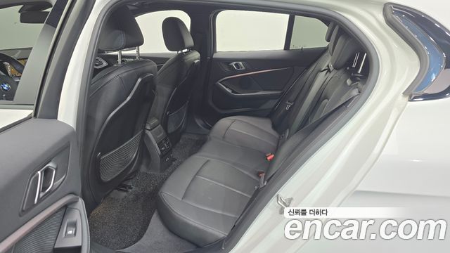 BMW 1-Series 2022 — photo 17