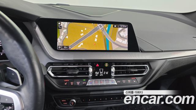 BMW 1-Series 2022 — photo 18