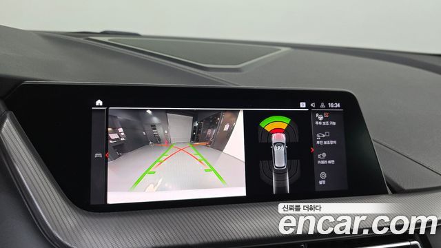 BMW 1-Series 2022 — photo 20