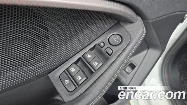 BMW 1-Series 2022 — photo 22