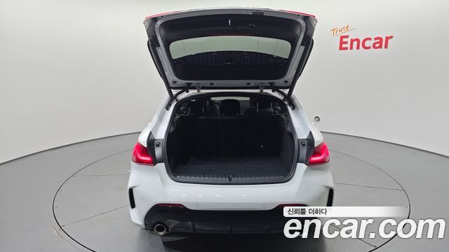 BMW 1-Series 2022 — photo 25