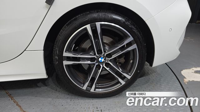 BMW 1-Series 2022 — photo 7