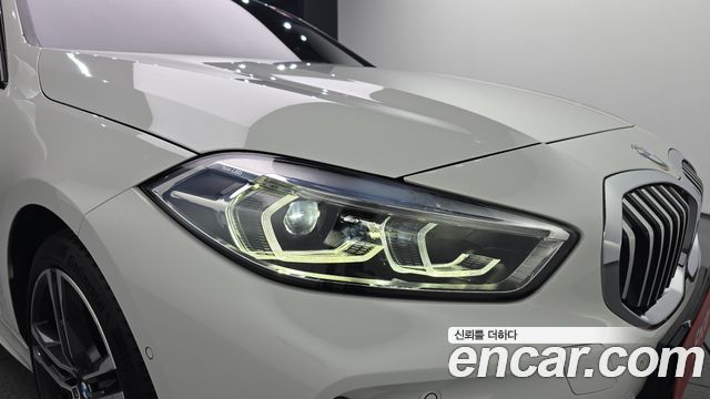 BMW 1-Series 2022 — photo 8
