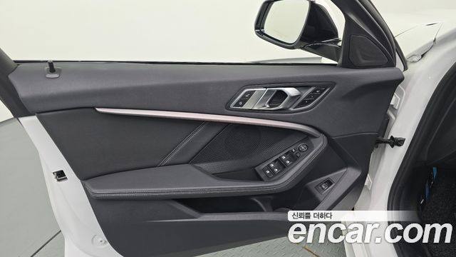 BMW 1-Series 2022 — photo 14