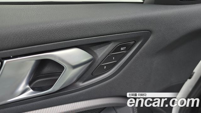 BMW 1-Series 2022 — photo 30