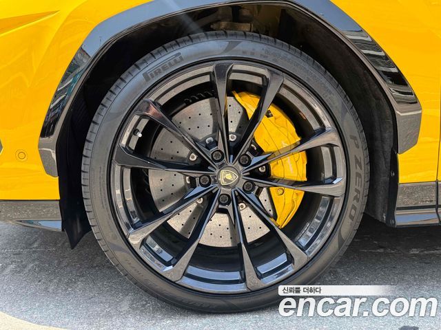 Lamborghini Urus 2019 — photo 8