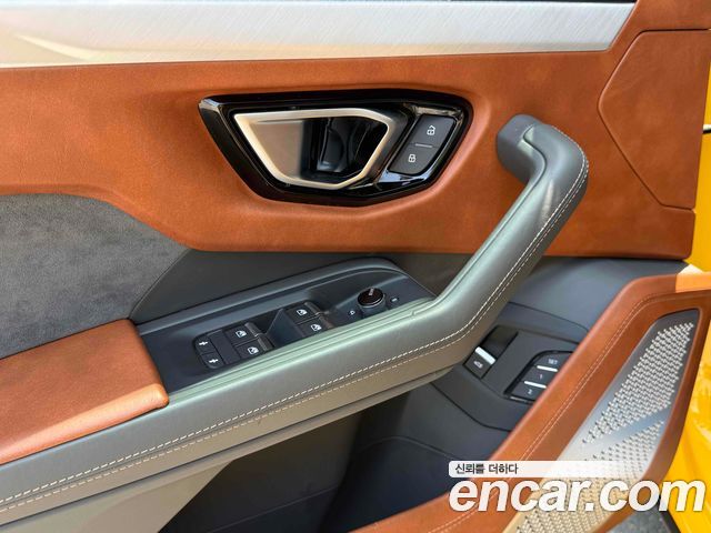 Lamborghini Urus 2019 — photo 10