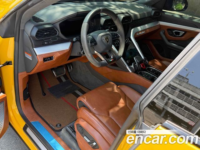 Lamborghini Urus 2019 — photo 11
