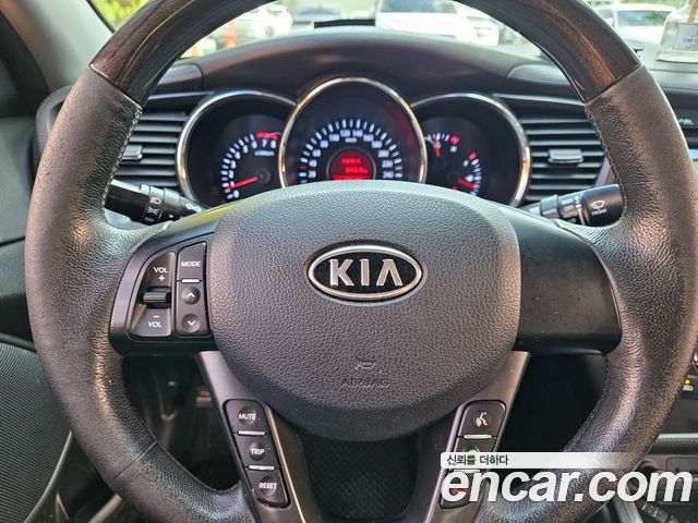 Kia K5 2011 — photo 8