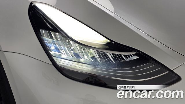 Tesla Model Y 2022 — photo 8