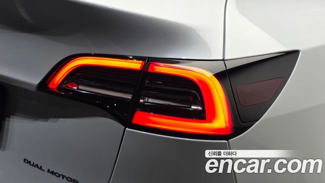 Tesla Model Y 2022 — photo 9