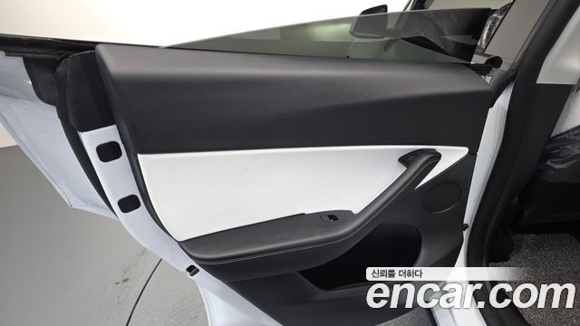 Tesla Model Y 2022 — photo 15
