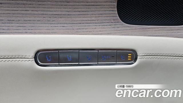 Genesis G90 2022 — photo 30