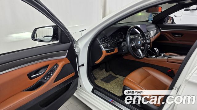 BMW 5-Series 2016 — photo 10
